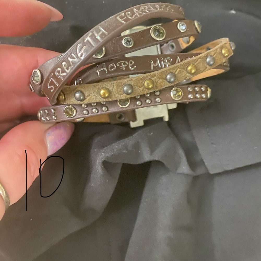 Bracelets - Picture 8 of 15